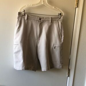 IZOD XFG Microfiber Cargo Golf Shorts Size 34 Khaki GUC
